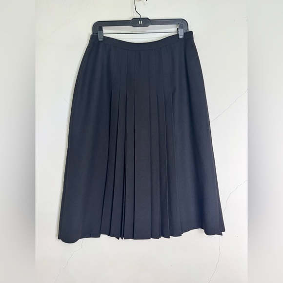 Vintage 80’s Verdosa Paris Elegant Chanel Vibes Pleated button Lined Skirt - Picture 2 of 7